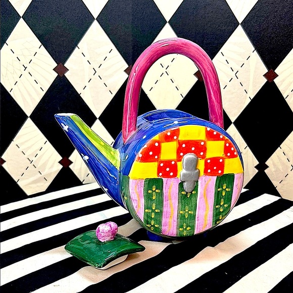 Milson & Louis Hand-Painted Ceramic Teapot – Whimsical Design - Picture 9 of 16